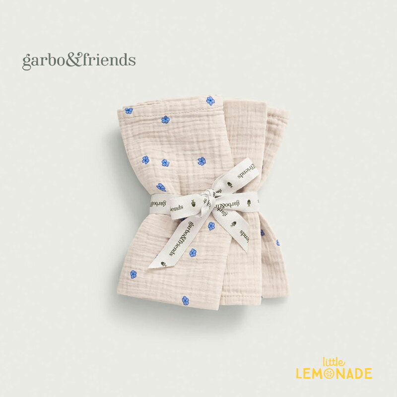 ブランド garbo&friends 商品名 【garbo&friends】ハンカチ／ハンカチ／Bleu Burp Cloths 3 pcs 3色セット ブルー　小花柄 用途 出産祝い,お祝い,ギフト,プレゼント,赤ちゃん、ベビー,アウトドア,オシャレ,コットン 素材/サイズ サイズ:40x40cm 素材：モスリンコットン100％ 原産国：ポルトガル 商品説明 北欧らしい独特の色合いやかわいらしいイラストデザインが特徴のgarbo&friends 日本にはないデザインや品揃えでプレゼントにもおすすめです。 優しい色味の3色がかわいいバープクロス。 バープクロスとは、授乳やミルク後のゲップのときに肩に掛けて使えば、 ママ・パパのお洋服を吐き戻しやよだれなどの汚れから守ってくれるクロスです。 とっても上質で、使うたびに嬉しくなります。 やさしくて上質なモスリンコットン素材 ※モスリンコットンとは、柔らかくて軽く、通気性が高いので適度な温度を保つことができます。 何度も洗っても耐久性に強い使えば使うほど肌になじむ素材です。 これから生まれてくるお子様へのご準備やギフトに☆ 落ち着いたカラーリングなので、 こどもっぽくなりすぎず、大人も使いたくなるハンカチです。 メール便 1個までお届け可能2013年に立ち上げられた、スウェーデンのインテリアブランド、 子どもの成長を見届けてくれるような優しい雰囲気のインテリアプロダクツです。 優しい色味の3色がかわいいバープクロス。 バープクロスとは、授乳やミルク後のゲップのときに肩に掛けて使えば、 ママ・パパのお洋服を吐き戻しやよだれなどの汚れから守ってくれるクロスです。 とっても上質で、使うたびに嬉しくなります。 やさしくて上質なモスリンコットン素材 ※モスリンコットンとは、柔らかくて軽く、通気性が高いので適度な温度を保つことができます。 何度も洗っても耐久性に強い使えば使うほど肌になじむ素材です。 これから生まれてくるお子様へのご準備やギフトに☆ 落ち着いたカラーリングなので、 こどもっぽくなりすぎず、大人も使いたくなるハンカチです。 garbo&friends 2013年に立ち上げられた、スウェーデンのインテリアブランド、 ベビー、キッズのいるご家族に向けたプロダクツたちは、 独特の色合いと自然をモチーフにしたデザインが魅力で上質な素材にもこだわりがあります。 子どもの成長を見届けてくれるような優しい雰囲気のインテリアプロダクツです。 ■◇■Little Lemonade有料ラッピングオプション■◇■