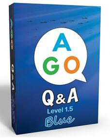 AGO Q&A Blue (level 1.5) は、シンプルな現在形の質問36種類と ゲームをより一層盛り上げる18枚のアクションカードで構成されています。 質問カードのカラフルなイラストが特徴！ 新たな文法や語彙をゲームで遊びながら楽し...