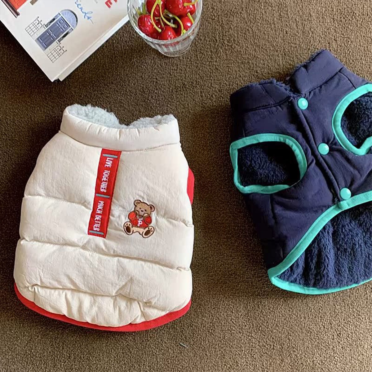 犬服 ベスト 前開き かわいい 冬服 クマちゃん アウター コート 小型犬 裏ボア 暖かい 防寒 秋 冬 秋冬 秋服 冬服 ドッグウェア ペットウェア あったか ペット服 厚手 保温 防寒対策 散歩 かわいい