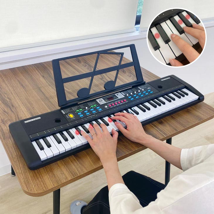 電子ピアノ 61鍵盤 光る鍵盤 キーボード ピアノ コンパクト ガイド機能付き 音色200種類 60曲収録 楽譜スタンド マイク付き