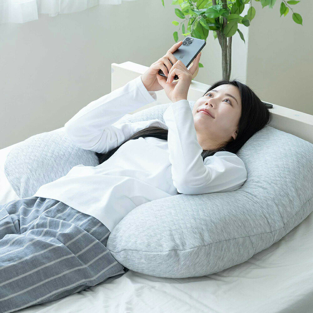 乐天商城 - スマホがみやすい包まれまくら クッション ピロー スマホ枕 カバー付き 抱きまくら 抱き枕 背もたれクッション 横向き対応 うつ伏せ 頭 首 肩 腕 腰 サポート