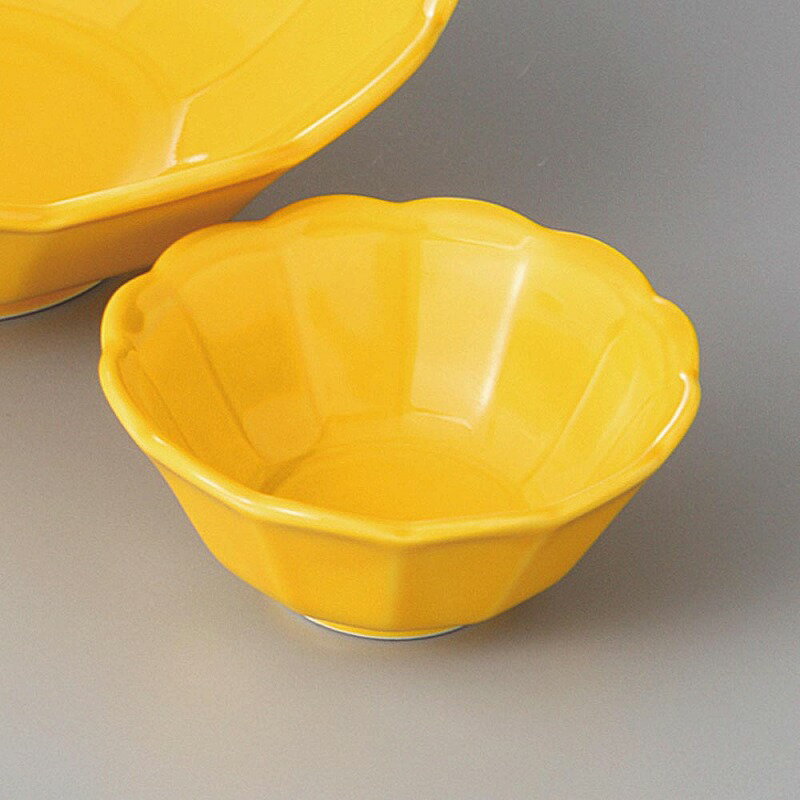 黄釉菊形千代口