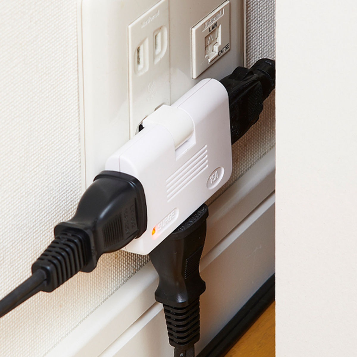 電源タップ コンセント 雷ガード付き すき間電源タップ 3個口 （ コンセントタップ 3口 スイング ...