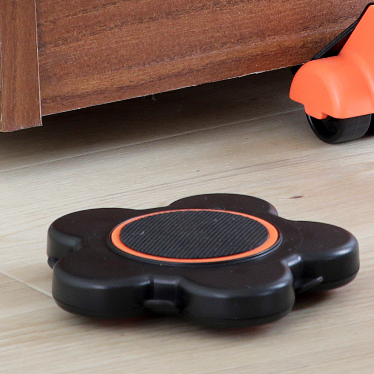 楽ちんパワフルキャリー360 台車4台セット （ 送料無料 キャリー 台車 家具 移動 重い家具 模様替え 引っ越し 大掃除 移動キャリー 持ち上げ ローラー 360度回転 タンス 引越し 家電 重い 重たい 運ぶ コロ付き 大型家具 家具移動 ）のサムネイル