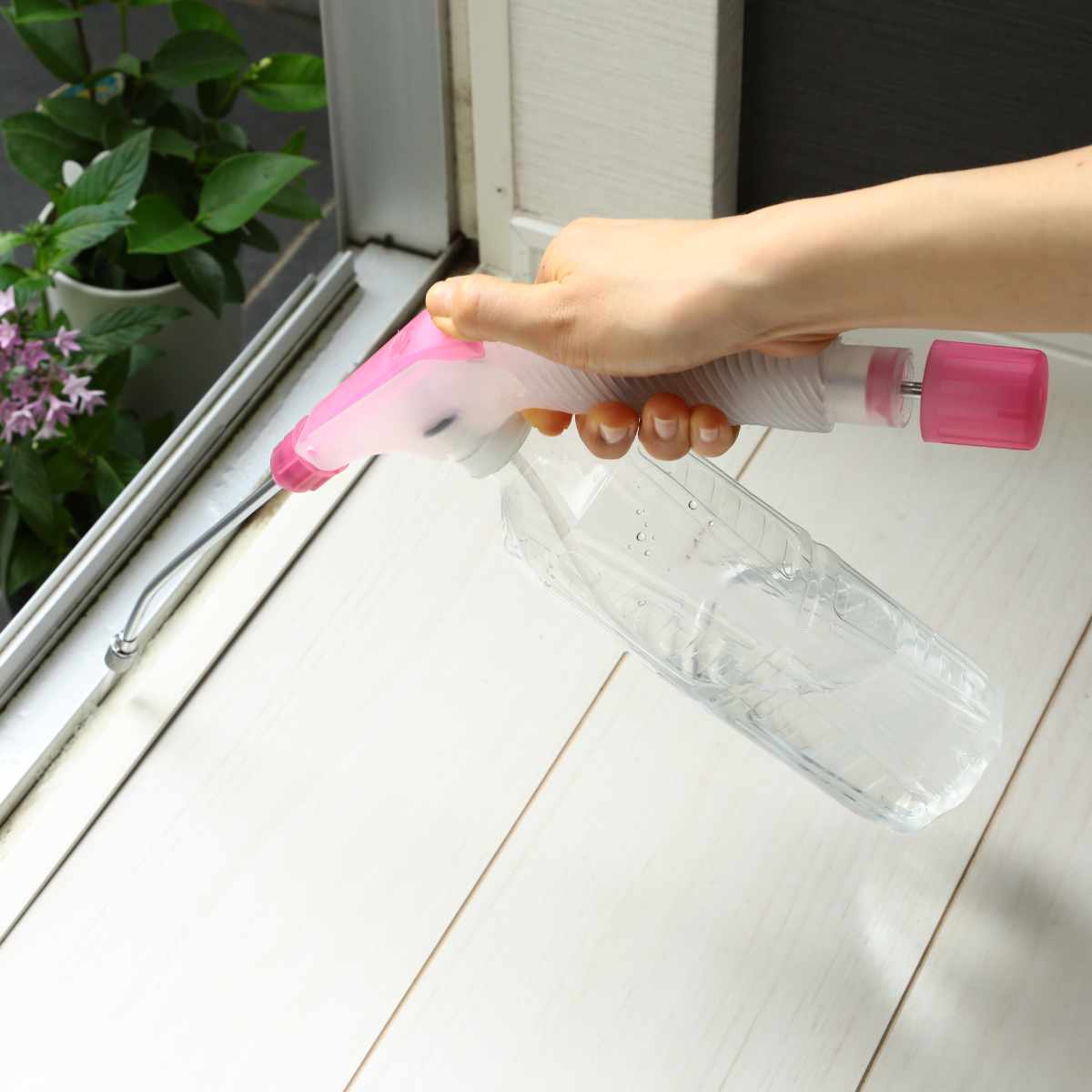 掃除スプレー ペットボトル専用 加圧式 ロングノズル付き （ ペットボトルスプレー 取り付け 簡単  ...