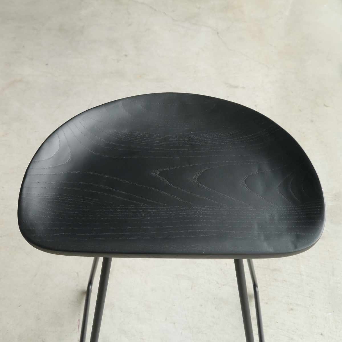 カウンタチェア 高級感 スタイリッシュ 天然木 ブラック 高さ69cm ( チェア 椅子 バーチェア ハイチェア チェアー 木製 座面 黒 ダイニング リビング キッチン スチール 脚 ) [2]