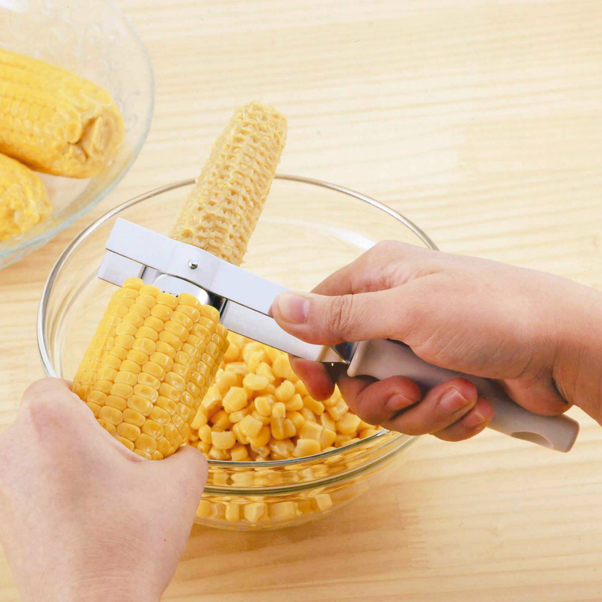 コーンカッター 食洗機対応 日本製 貝印 （ とうもろこしカッター コーンピーラー とうもろこし カッター 粒取り トウモロコシ 便利グッズ 簡単 便利 下ごしらえ キッチン雑貨 ）のサムネイル