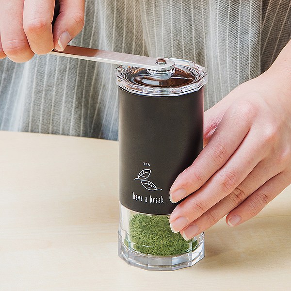 お茶ミル pure 手動 セラミック ステンレス （ ミル お茶 日本茶 茶葉 お茶挽き器 手挽き 粉末 セラミック刃 お茶っ葉 挽く 粉末にする 手回し 粗挽き 細挽き おしゃれ ）