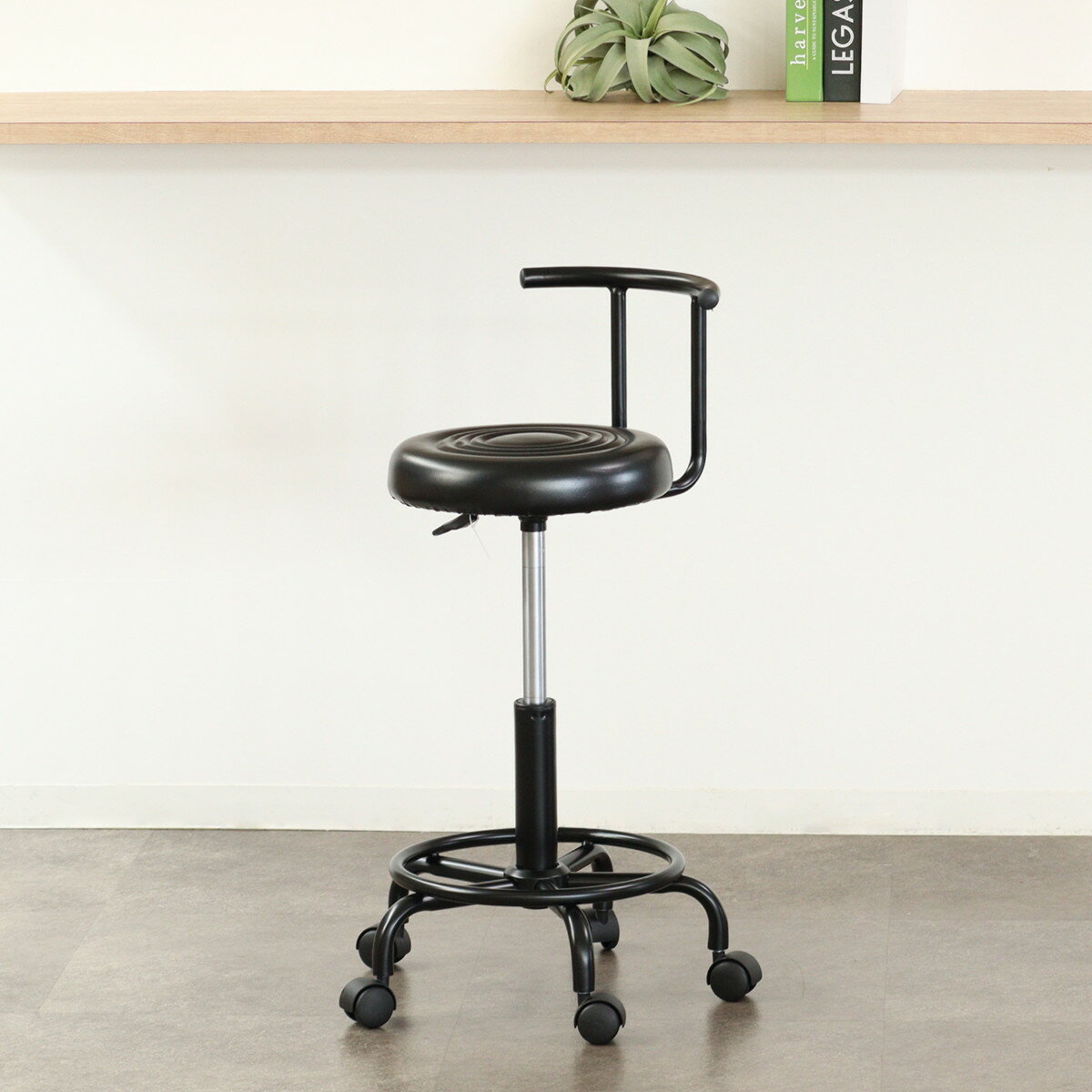 キャスターチェア 昇降式 背付タイプ ブラックフレーム （ ワークチェア デスクチェア カウンターチェア 高さ調節 丸 足掛け シンプル 背もたれ付き ）