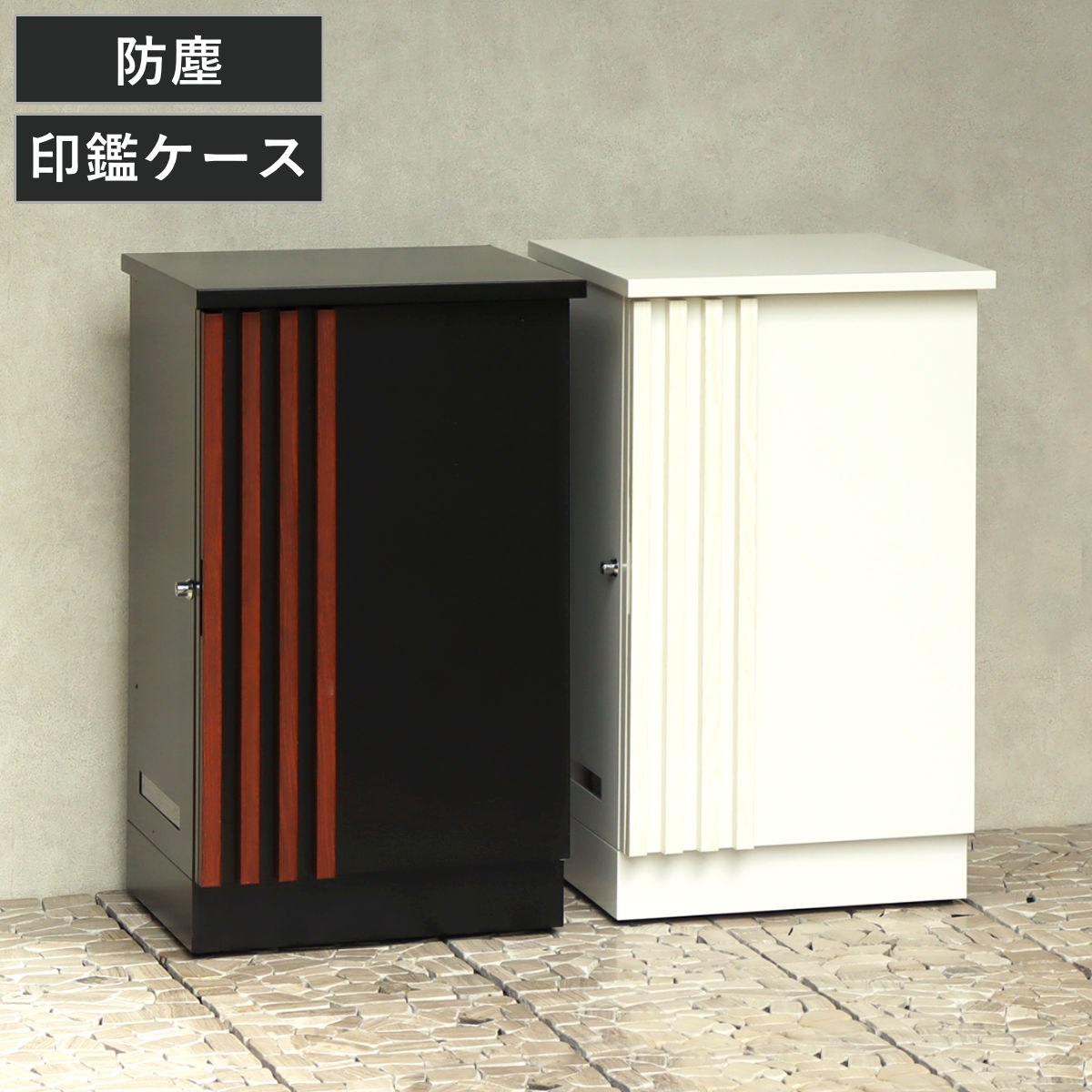 サイズ約 幅42×奥行37×高さ70.8（cm）重量約 9.9kg内容量1台付属品：キー、アンカーボルト、キーフック付印鑑ケース、配達マニュアル材質金属（鉄）粉体塗装ガルバナイズド処理種類ブラック×ウォールナット、アッシュホワイト生産国中国製組立状態完成品（一部取付）注意事項※防水塗装はしておりませんので、軒下や屋根がある場所への設置を推奨いたします。※アンカーボルトやレンガ、ブロックなどの重石で固定しない場合、扉開閉時に商品の転倒の恐れがあります。区分返品・キャンセル区分（不可）宅配ボックス Renzo レンツォおすすめポイント大型荷物も受け取れる大容量宅配ボックス取出し口が広く、大きな荷物や同時に複数の荷物の配達が可能な宅配ボックスです。扉が1枚のみの仕様なので、サイズが大きすぎず圧迫感なく設置できます。木目ラインが印象的なデザインシンプルな見た目でどんな玄関にも馴染むデザインです。ブラック×ウォールナット風木目の組み合わせと、ホワイト×ホワイトアッシュ風木目の組み合わせからお選びいただけます。大きな荷物も収納できる大容量米袋など高さのある荷物もラクに収納でき、受け取り可能な荷物の幅が広がります。【取出口】約 幅35.5×奥行31.7×高さ56.3（cm）商品詳細プッシュキーで簡単施錠鍵を押し込むだけで簡単に施錠できるプッシュキー仕様です。スペアキーが1本付属しています。また、扉は開閉しやすいよう持ち手がついた仕様になっています。スリット窓付き側面にスリット窓がついているので、扉を開けなくても荷物の確認ができます。アジャスター付きがたつきを調整できるアジャスター付きです。メッセージプレート＆印鑑ケース宅配業者用の配達マニュアルが記載されたメッセージプレートと、キーフック付印鑑ケースが付属しています。錆びにくいガルバナイズド処理ガルバナイズド加工を施しているため、錆びの発生がしにくい仕様となっています。安定感アップ＆盗難防止地面に固定するアンカーボルトが付属しています。台座部にコンクリートブロックや重りになるものを入れることで、安定感もアップし強風対策や盗難防止にもなります。商品画像カラーサイズご注意点※防水塗装はしておりませんので、軒下や屋根がある場所への設置を推奨いたします。※アンカーボルトやレンガ、ブロックなどの重石で固定しない場合、扉開閉時に商品の転倒の恐れがあります。関連キーワード：後付 POST 印鑑ケース 一段 おしゃれ お洒落 オシャレ 不在 受け取り メールBOX 荷物 不在時 ペットボトルケース 水 米 置き型 スタンド 通販 ネット通販 ネットショッピング 便利 使いやすい おすすめ オススメ 人気 外構 BOX 戸建て用 一戸建て用 取り付け 受領 エントランス 収納 収納ボックス 収納庫 据置 新居 ロック 木目調 黒 白 シンプル 関連商品はこちら宅配ボックス Baldo バルド 20,800円宅配ボックス ベンチ収納宅配ボックス Lind18,580円宅配ボックス Alora アローラ 19,500円宅配ボックス ラット 22,380円宅配ボックス シモーネ 大容量 19,800円宅配ボックス ヴァスコ 大容量 16,940円宅配ボックス リシム ユニット 42,800円宅配ボックス リシムフラット 大容量 一戸建て9,800円宅配ボックス 大理石調 14,800円宅配ボックス 大理石調 8,990円宅配ボックス スチール宅配ボックス Luca 17,800円宅配ボックス 郵便ポスト 宅配ボックス付きポス25,800円