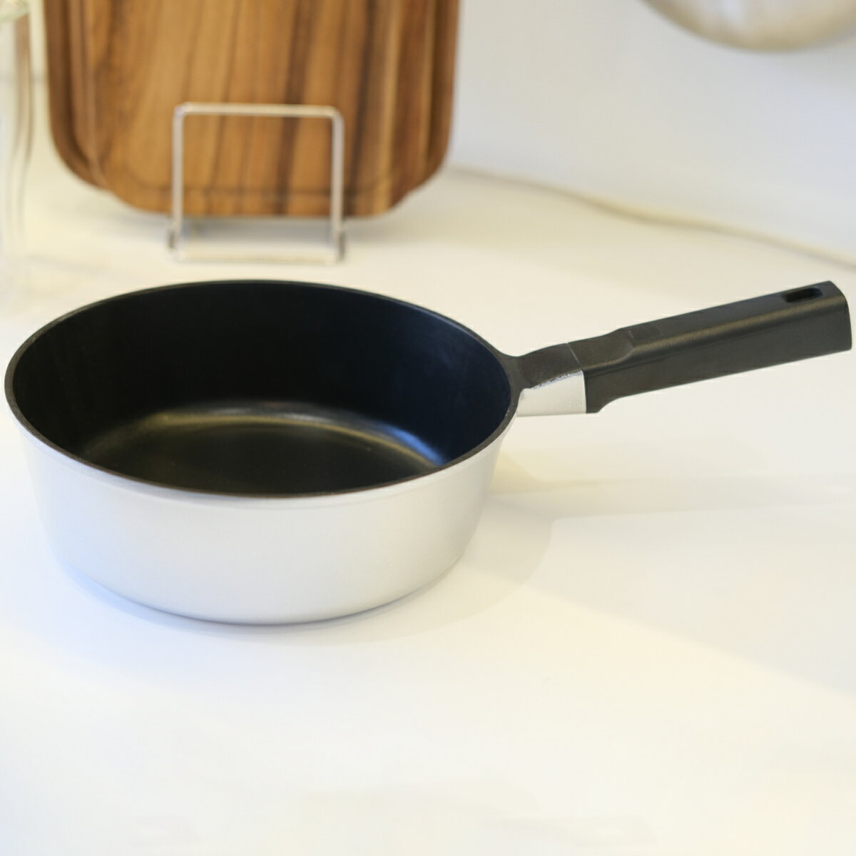 フライパン 22cm IH対応 チーノ フッ素樹脂加工 （ ガス火 IH ih 対応 炒め鍋 いため鍋 片手鍋 アルミフライパン 深型 22センチ ふっ素加工 お手入れ簡単 調理器具 アルミ製 2人暮らし 軽量 ） livingut-10181125 リビングート 楽天市場店 サンプル画像2