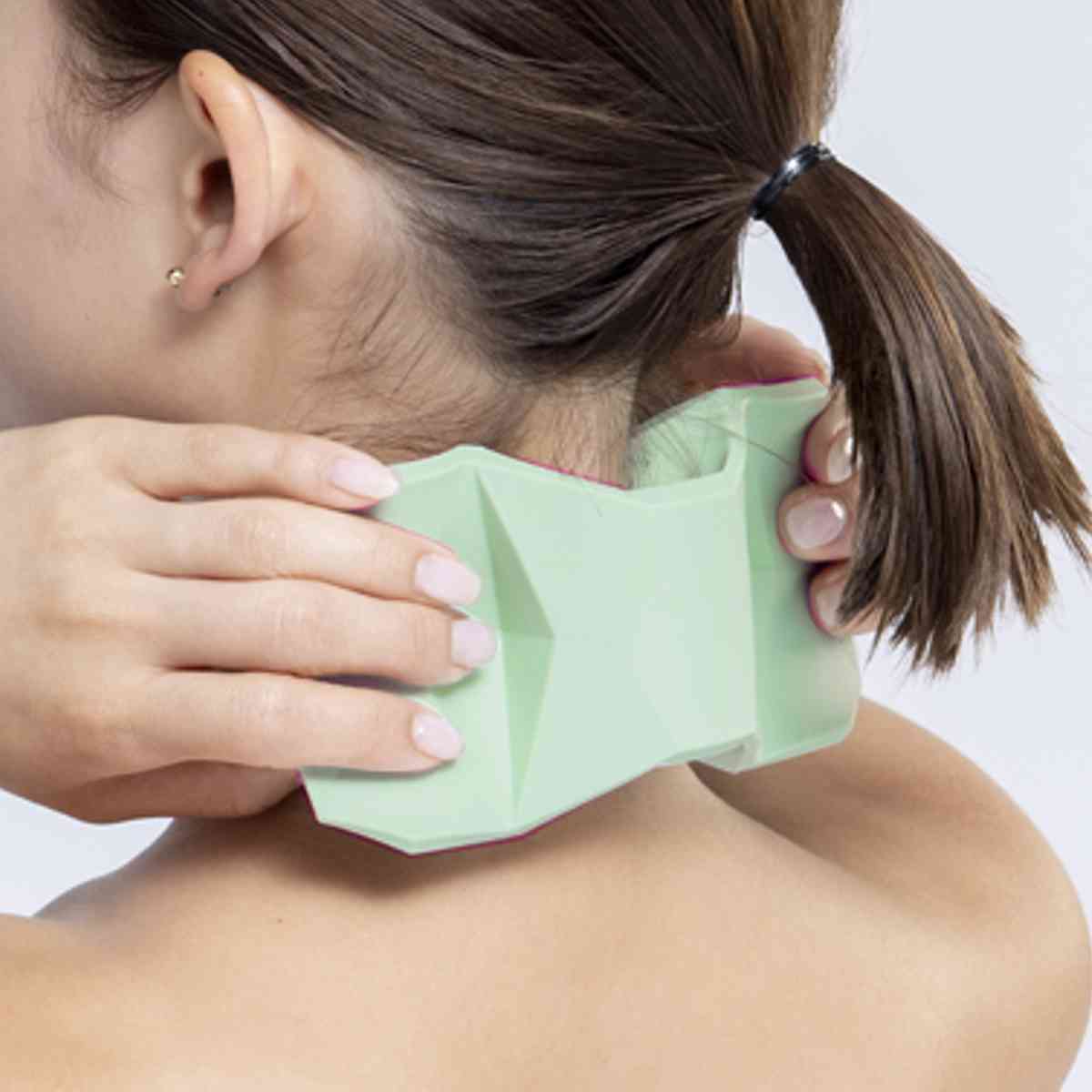 マッサージ器 キカケア ネックマッサージャー ツボ押し 首こり （ つぼ押し マッサージグッズ セルフケア用品 首回り シリコン リフレッシュ コンパクト 幾何学モチーフ おしゃれ 入浴 お風呂 自宅 ）