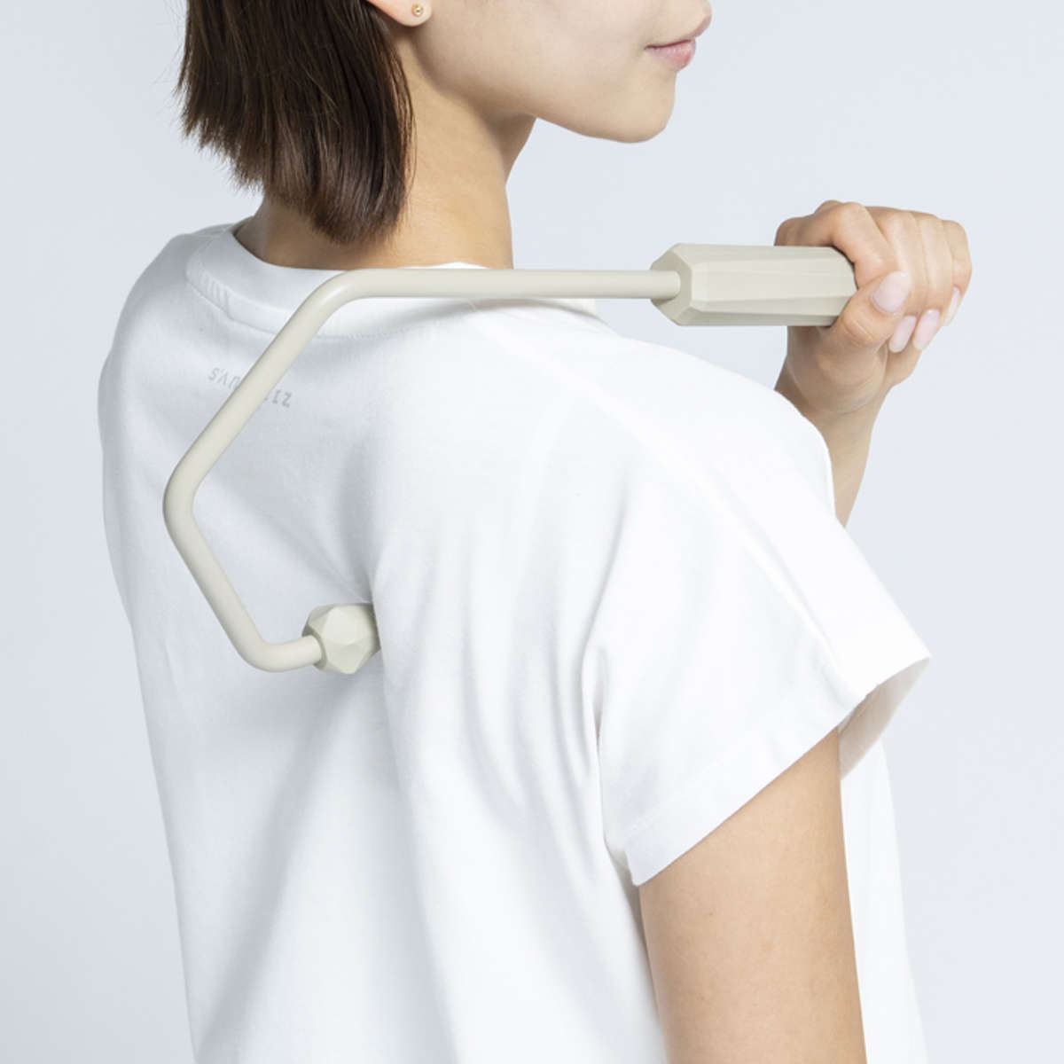 マッサージ器 キカケア ショルダーマッサージャー ロング 肩こり ツボ押し （ マッサージグッズ セルフケア用品 シリコン ストレッチ リフレッシュ コンパクト 幾何学モチーフ おしゃれ オフィス 会社 自宅 座りながら ）