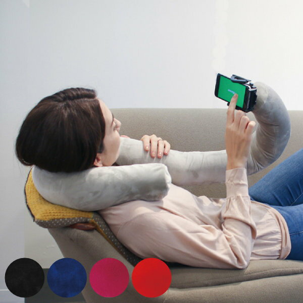 スマホ スタンド モバイルピロー クッション （ 送料無料 スマホホルダー 携帯スタンド ネックピロー スマートフォン 首掛け ハンズフリー 固定 リラックス 角度調節 動画 鑑賞 ゲーム 縦向き 横向き 車 ）のサムネイル