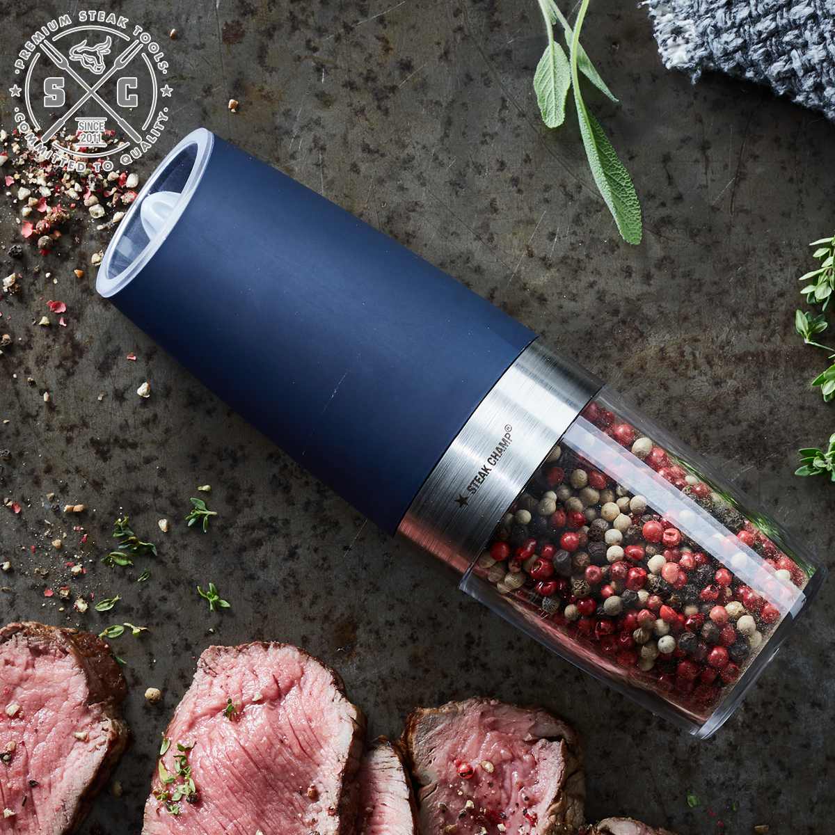 スパイスミル STEAK CHAMP GRAVITY ELECTRIC PEPPER GRINDER 電動 （ LEDライト付き 電池式 傾けるだけ キャンプ BBQ ソルトミル ペッパーミル ステーキチャンプ 電動ミル バーベキュー 胡椒 岩塩 香辛料 ミル おしゃれ ）