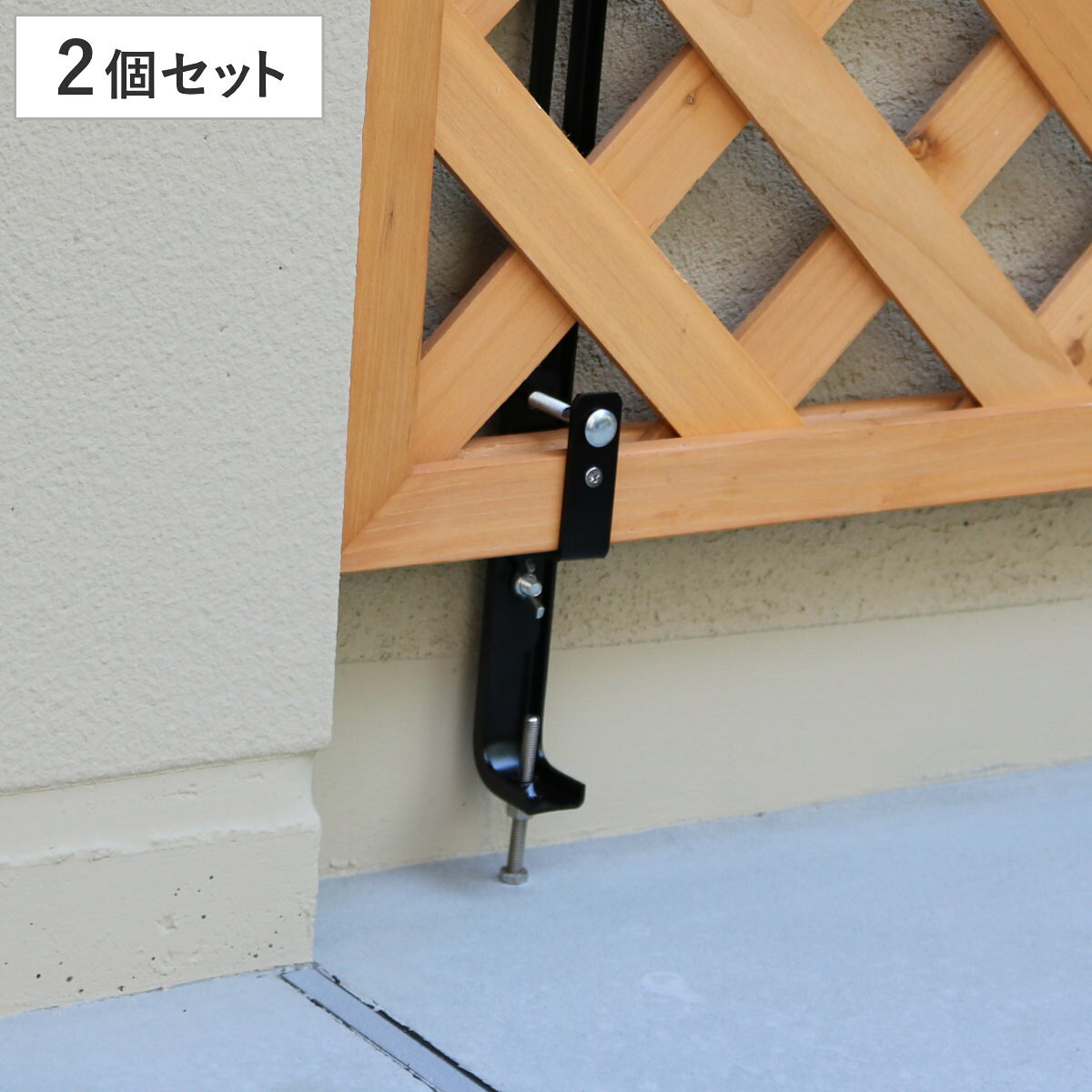 サイズ約 横20×縦60（cm）高さ 最小50～最大54（cm）重量380g（1個あたり）内容量2個付属品：木ネジ2本材質スチール（粉体塗装）注意事項※上部は別売りです区分返品・キャンセル区分（不可）●ラティス・フェンス壁面用固定金具、下部用の2個セットです。●ベランダや塀などのコンクリートフェンスの上に設置したい時に使用する固定金具です。おすすめポイントラティス・フェンス用固定金具【壁面用】下部用 2個セットベランダや塀などのコンクリートフェンスに、ラティスやフェンスを固定したい時に使用する壁面用の固定金具です。お庭やベランダ、店舗、公園などに、ラティスやフェンスを自作できる金具シリーズです。空間を仕切るだけでなく、日よけや、ディスプレイのベースとしても活用でき、DIY初心者さんでも簡単に設置できます。※上部は別売りです使用方法サイズご注意点シリーズ紹介壁面用　下部　2個壁面用　上部　2個関連キーワード：バルコニーラティス ガーデンファニチャー DIY キット 藤棚 バラ棚 バラ 菜園 ベランダ 庭 お庭 園芸 diy バルコニー ガーデニング用品 ガーデン LH17195 LH15951 関連商品はこちら固定金具 壁面用 下部 ラティス フェンス用 21,000円固定金具 壁面用 下部 ラティス フェンス用 9,000円固定金具 壁面用 リング型 下部 ラティス フ2,400円固定金具 壁面用 リング型 下部 ラティス フ6,600円固定金具 壁面用 上部 ラティス フェンス用 2,400円固定金具 壁面用 上部 ラティス フェンス用 15,000円固定金具 壁面用 上部 ラティス フェンス用 6,600円固定金具 壁面用 リング型 上部 ラティス フ2,400円固定金具 壁面用 リング型 上部 ラティス フ15,000円固定金具 壁面用 リング型 上部 ラティス フ6,600円固定金具 ブロック用 支柱用 15cm ラティ36,000円固定金具 ブロック用 支柱用 12cm ラティ33,000円