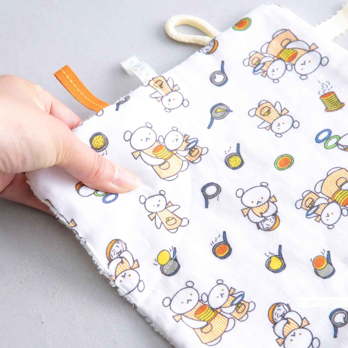 ハンカチ こぐまちゃん にぎにぎハンカチ 綿100% 日本製 （ ミニタオル おもちゃ タオル ガーゼハンカチ オーガニック 綿 コットン 洗濯可能 タオルハンカチ プレゼント 手拭き よだれ 吸水 速乾 赤ちゃん 子供 北欧 お洒落 ） 3