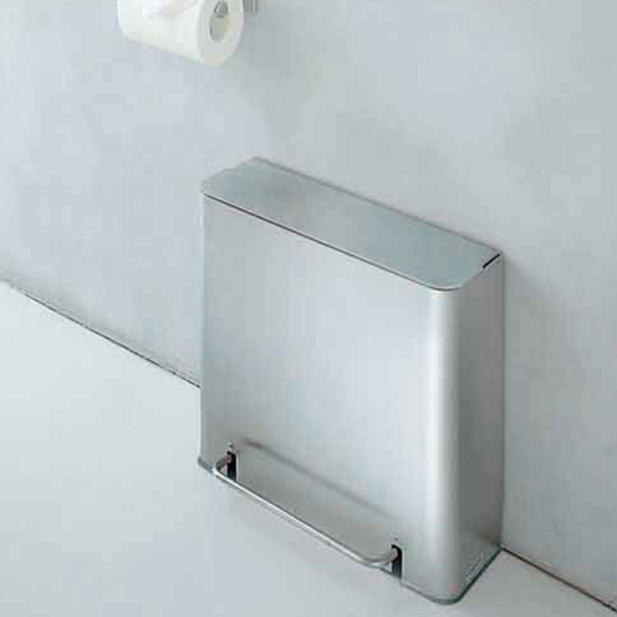 サニタリーボックス ST-F4 （ 法人限定 山崎産業 トイレ ゴミ箱 サニタリー ペダル式 大きめ スリム 防臭 パッキン ふた付き 横開き 業務用 トイレ用品 トイレ用ごみ箱 汚物入れ ステンレス製 ニオイ漏れ 防止 ）