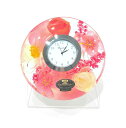 ひとつひとつをハンドメイドで仕上げたナチュラルテイストのアレンジが魅力です。 インテリアのアクセントや大切な方への贈り物としても最適な新しい感覚の花時計です。 マウスブロウで形成したガラス器に、彩り豊かな花々のモチーフやビーズをジェルで封じ込めた、みずみずしいデザインが特徴です。 【ジュリエッタ】 ピンクの花が目を惹く、可愛らしさをいっぱいに詰めこんだ一品です。 パステルピンクとホワイトのラナンキュラスが華やかな色彩を生み出しています。 ●付属品：時計保証書/説明書・スタンド・専用化粧箱 ●サイズ 本体：直径約11cm×高さ4cm スタンド：縦8.7cm×横10×高さ5cm ●素材　ガラス・ジェル・造花 ●原産国 本体：ドイツ ムーブメント：中国 スタンド：日本 ※手づくりのため、色や形が若干画像と異なる場合がございます。 ※ボタン電池入り ※時計を外してキャンドルホルダーとしても使えます。 【レリーフ・エッチング・名入れ込みは こちらからどうぞ。】インテリアのアクセントや大切な方への贈り物としても最適な新しい感覚の花時計です。