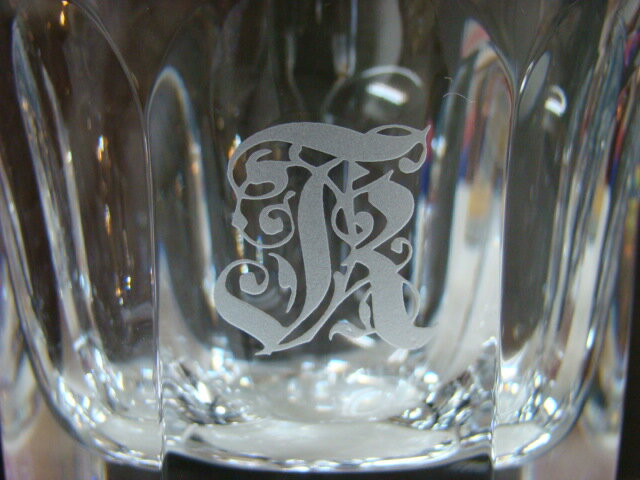 代引き不可 花文字一文字をグラスにお入れいたします。 名入れ・エッチング・レリーフ