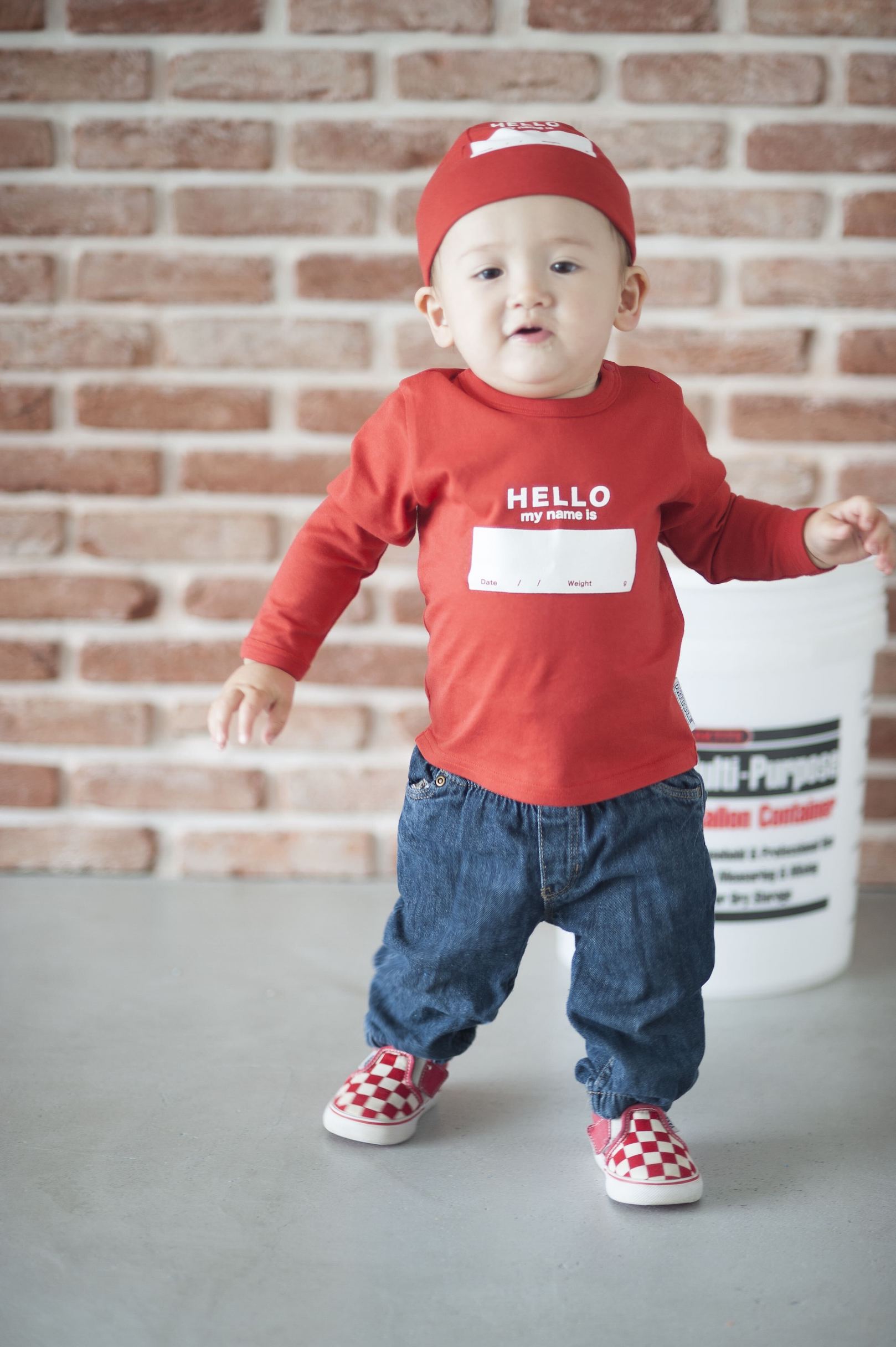 DRIBBLE "HELLO MY NAME IS" ロングスリーブ Tシャツ / RED ベビー 日本製 お誕生ギフト