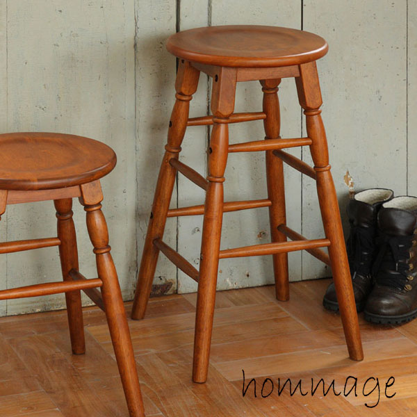 商品名 hommage High Stool 品番 HMS-2667BR 商品説明 ◆シンプルだけど存在感のあるアイテムに仕上げています。 ◆使い込むほどに味が出ます。 ◆コンパクトサイズで圧迫感のないコーディネートが楽しめます。 商品詳細 ■サイズ 幅320×奥行320×高さ600mm ■材質 天然木(ラバーウッド材) ラッカー塗装 ■生産国 ベトナム