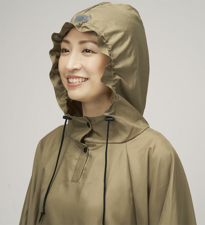 セルヴァン　クラセル　スッポリ被れる軽量レインポンチョ 無地