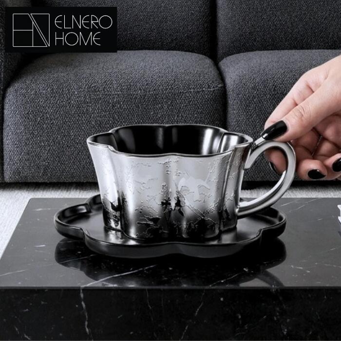 コーヒーカップ ティーカップ カップ＆ソーサー セット おしゃれ メタリック ブラック 黒 陶器 花形 フラワー エンボス 高級感 モダン 和モダン シノワズリ アンティーク風 北欧 カフェ風 来客用 インテリア 雑貨 プレゼント ギフト 贈り物 誕生日 祝い 男性 女性