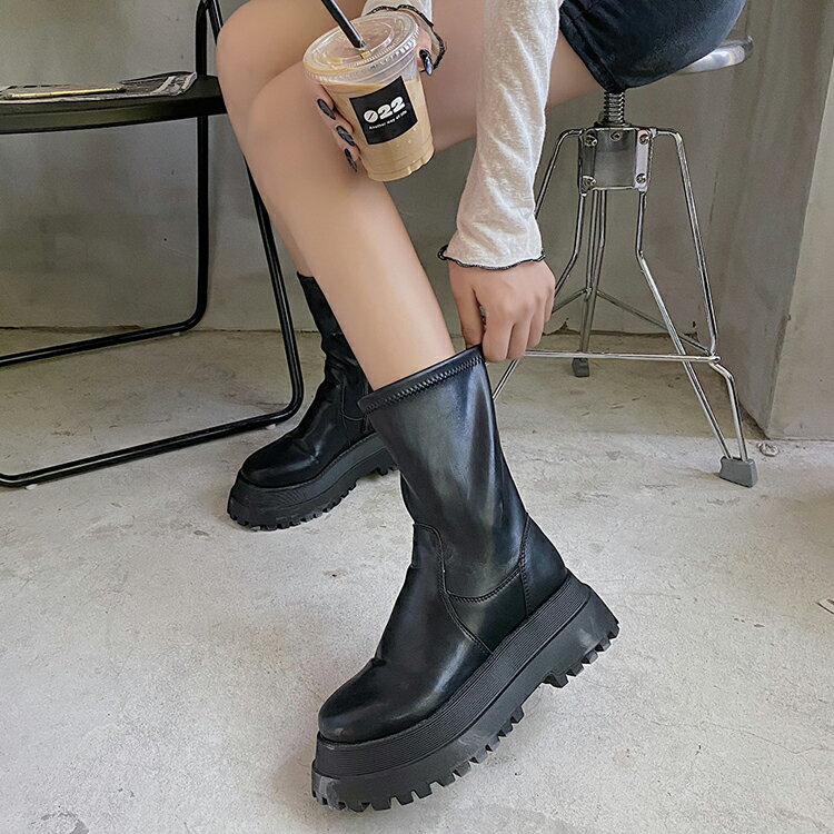 厚底 ブーツ ショート レディース 韓国 ショートブーツ ヒール サイドジップ おしゃれ かわいい 可愛い カジュアルシューズ ブラック 黒 アウトレット 2023 春 春夏 夏のサムネイル