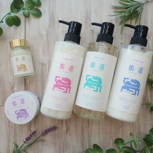 ライフの達人の馬油+organic ハンド&ボディクリーム 95g アイリスファーマ　ハンドクリーム　ボディクリーム　馬油　肌　体　ハンド　手指　全身｜アングル2