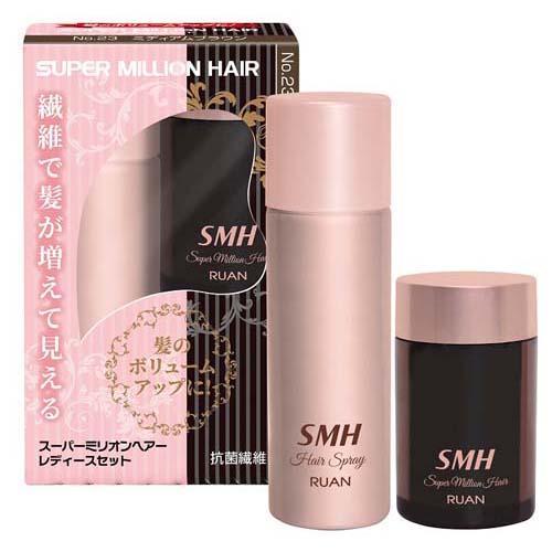 商品名 スーパーミリオンヘアー レディースセット No.23 ミディアムブラウン 10g+35g 商品詳細 ※特殊加工された人工毛をふりかけると、静電気により髪に付着し、気になる薄毛をカバーする商品です。 商品説明 「スーパーミリオンヘアー レディースセット No.23 ミディアムブラウン 10g+35g」は、特殊加工された人工毛をふりかけると、静電気により髪に付着し、気になる薄毛をカバーする商品です。無香料のスプレーでふんわりとキープし、雨・風・汗から守ります。セット内容：スーパーミリオンヘアー 10g、スーパーミリオンヘアスプレー 35g 使用方法 1.スーパーミリオンヘアーの容器を頭にあて、たたくようにふりかけます。2.手で軽くなでます。3.スーパーミリオンヘアスプレーをスプレーします。 使用上の注意 1.頭皮やお肌に合わないとき、傷・湿疹等異常のあるときはご使用をおやめください。2.ご使用中は異常が生じていないかよく注意し、次のような場合には直ちに使用を中止して専門医等にご相談ください。(1)赤み、腫れ、かゆみ、刺激、色抜け(白斑等)や黒ずみ等の異常が現れた場合(2)使用部分に直射日光が当って上記のような異常が現れた場合3.目に入ったときは直ちに洗い流してください。4.乳幼児の手の届かないところ、湿気のない所に保管してください。5.湿気から守るために、開封後は蓋を必ず閉めてお早めにご使用ください。6.口に入れたり、吸い込まないでください。7.衣服に付かないように、タオル等をしてください。8.ご使用後は毎日の洗髪をおすすめしますが、つけたままお休みになるときは、こすれて落ちることがありますので、タオル等で枕にカバーをしてください。 成分 ●スーパーミリオンへアミストエタノール、LPG、(アクリル酸アルキル/ジアセトンアクリルアミド)コポリマーAMPD、フェニルトリメチコン、オレイルアルコール、ヒノキチオール、オタネニンジン根エキス、センブリエキス、フェルラ酸、水、BG 火気と高温に注意 高圧ガスを使用した可燃性の製品であり、危険なため、下記の注意を守ること。1.炎や火気の近くで使用しないこと。2.火気を使用している室内で大量に使用しないこと。3.高温にすると破裂の危険があるため、直射日光の当たる所や火気等の近くなど温度が40度以上となる所に置かないこと。4.火の中に入れないこと。5.使いきって捨てること。高圧ガス：LPG 原産国 日本 お問い合わせ先 ●製造販売元ルアン株式会社お客様相談室 TEL：0120-494-111 JANコード 4969972323288 製造販売元 ルアン 化粧品> ヘアケア> スーパーミリオンヘアー レディースセット No.23 ミディアムブラウン 10g+35g広告文責・販売事業者名:株式会社ビューティーサイエンスTEL 050-5536-7827※一部成分記載省略あり※メーカー名・原産国：パッケージ裏に記載。※区分：化粧品
