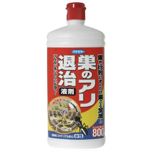 ※パッケージデザイン等は予告なく変更されることがあります。商品説明「フマキラー アリ用殺虫剤 巣のアリ退治 液剤 800ml」は、フィプロニルの連鎖効果でアリを巣ごと全滅させる、アリ用の殺虫剤です。巣や行列に直接まくだけなので簡単です。巣穴に使用する場合は、奥まで届くよう多めに散布するのがポイント。アリが薬剤を体につけたまま巣に帰り、他のアリと触れ合うことで、薬剤が仲間のアリに伝わります。巣の真上、カベぎわ、集まる所などに置いてください。クロアリ、アカアリ、アルゼンチンアリなどに。植物にかかっても大丈夫です。水性。使用方法●使用前に容器をよく振って容器の中央部を押して散布します。うすめず、そのまま使えます。●巣穴の周辺や行列に散布します。使用量約200ml/平方メートル(1本で約4平方メートル処理できます。)使用上の注意●定められた使用方法、使用量を必ず守る。●身体に異常を感じた場合や、誤って薬剤を飲み込んだ場合は、直ちに本剤がフィプロニルを含有する製剤であることを医師に告げて、診療を受ける。●眼に入らないよう注意し、入った場合は直ちに水でよく洗い流す。●皮膚についた場合は直ちに石けんでよく洗う。●アレルギー症状やかぶれなどを起こしやすい体質の人は薬剤に触れないようにする。●魚毒性があるので、水槽や池などに薬剤が入らないよう注意する。●薬剤が自動車、家具、床、カーテンなどにかからないように注意し、付着したら直ちに拭き取るか洗う。●散布後、雨や水がかかると効果が減少するので改めて散布する。●ゆっくり効く薬剤ですのですぐに殺虫効果はあらわれません。巣全体の駆除には2-3日かかります。保管上の注意●直射日光をさけ、凍結のおそれのない低温の場所に保管する。●飲食物、食器類、ペットのえさと区別し、子供の手の届かない場所に保管する。廃棄上の注意●使用後の空容器はプラスチックごみとして捨てる。有効成分フィプロニル適用害虫クロアリ、アカアリ、アルゼンチンアリブランド：フマキラー 巣のアリ退治日用品　&gt　虫よけ・殺虫剤・忌避　&gt　殺虫剤　&gt　殺虫剤 アリ用　&gt　フマキラー アリ用殺虫剤 巣のアリ退治 液剤 800ml 製造販売元　フマキラー 内容量：800mlサイズ：幅95*高さ230*奥行66(mm)JANコード：　4902424424317※一部成分記載省略あり広告文責・販売事業者名:株式会社ビューティーサイエンスTEL 050-5536-7827 [フマキラー 巣のアリ退治]日用品[虫よけ・殺虫剤・忌避/殺虫剤/殺虫剤 アリ用]