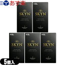 商品詳細 製品名 SKYN(スキン) PREMIUM 5個入り 色 ナチュラル(着色料不使用) ゼリーつき 素材 ポリイソプレン 数量 5個入 医療機器 認証番号 22500BZX00486000 商品説明 薄さの時代から素肌のような滑らかさの時代へ。 ポリイソプレン技術採用により、本物の皮膚のようなきめ細やかさと「装着していることをわすれてしまう」程の自然な感触を実現。 柔らかく包み込む軽い肌触りが特徴のコンドーム。 肌に近いすぐれたフィット感の素材IR(イソプレンラバー)採用 ※注意事項 ● コンドームの適正な使用は避妊に効果があり、エイズを含む多くの性感染症に感染する危険を減少しますが、100%の効果を保証するものではありません。 ● この包装に入れたまま、冷暗所に保管してください。また、防虫剤等の揮発性物質と一緒に保管しないでください。 ● コンドームは一回限りの使用とする。 区分 医療機器　管理医療機器 原産国 タイ メーカー名 不二ラテックス株式会社 広告文責 (株)フロントランナースティパワー TEL:03-5918-7511