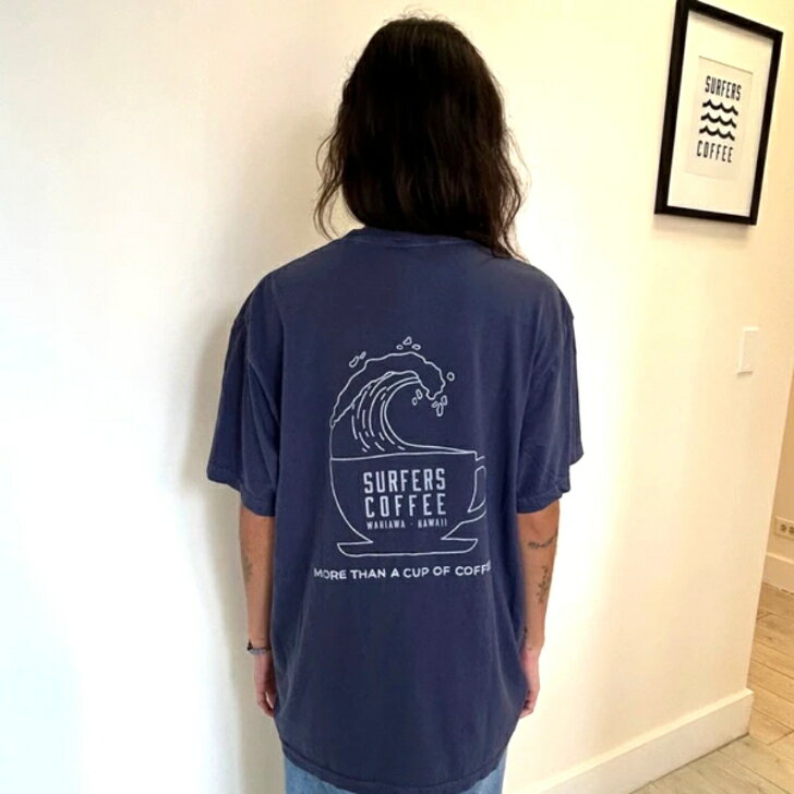 乐天商城 - 【SURFERS COFFEE WAVE IN CUP KAKAAKO ピグメントネイビー】　サーファーズコーヒー　Tシャツ　NAVY　ネイビー　ファッション　ハワイ