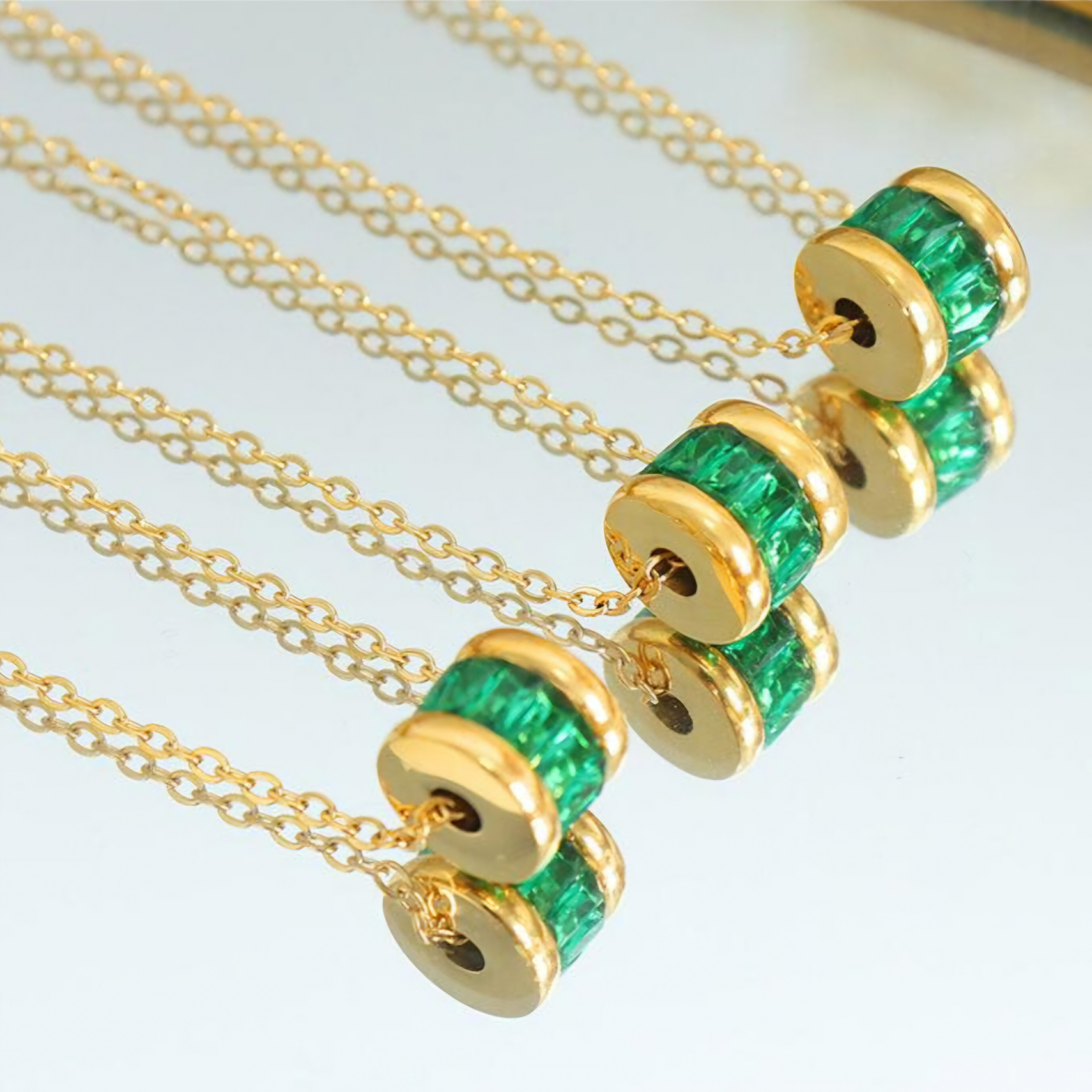 乐天商城 - 【金属アレルギー対応 グリーンジルコニア ネックレス】 ステンレス素材 ネックレス ペンダント グリーン バレル型 ゴールド アレルギー対応 ジュエリー