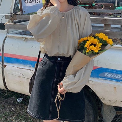 ジュノア JUNOAH フロントボタンクルーネックブラウス 韓国ファッション 春 夏 秋 韓国 トップス ブラウス （グレー）のサムネイル