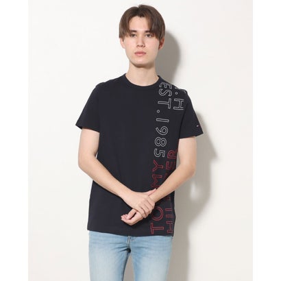 トミーヒルフィガー TOMMY HILFIGER アシンメトリープリントTシャツ （ネイビー）のサムネイル