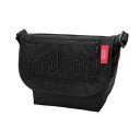 ◇マンハッタンポーテージ Manhattan Portage MP Embroidery Casual Messenger Bag 。2018年に展開したシーズンコレクションが復刻発売。3D刺繍でスカイラインロゴを表現し、伝統的なエッセンスを残しながらもブランドらしいシンプルかつ今っぽさを感じるデザインにアレンジしました。新しくも趣あるニューヨークの街並みを彷彿とさせるデザインと機能美を追求したコレクションです。・3D刺繍を採用し、スカイラインロゴの圧倒的な存在感を演出・フラップの3D刺繍はボディと同系色のカラーを採用・フラップには便利なジッパーポケットを搭載・ファスナー内ポケット付き・B5サイズ収納可能・ショルダーストラップ：約70-133cm・表側ポケット：1/内側ポケット：1・数量限定商品・A4対応（22×31cm)：×・長財布（10×20cm）：〇・ペットボトル横向き（500ml）：×・ペットボトル縦向き（500ml）：×・PCスリーブ：×FREE : 【重さ】270g / 【高さ】21cm / 【幅】21-31cm / 【底マチ】15cm別カラーはこちら！ ネイビー(D.Navy)