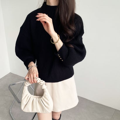 ジーラ GeeRA 袖ボタンボトルネックリブニット （ブラック）