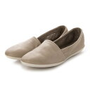 ◇ヨーロッパコンフォートシューズ EU Comfort Shoes Softinos アッパーのストレートなデザインがスタイリッシュな印象のフラットシューズ。脱ぎ履きしやすいスリッポンタイプでデイリーに活躍してくれる一足です。【Softinos(ソフティノス）】2007年設立されたブランド。ポルトガル製本革メリージェーンブランドの名のとおり、最大の特徴は、すべての靴がソフトで柔らかく、軽く履き心地にこだわった1足となっております。SOFTINOSの新しいところは柔らかさであり、生み出される靴一足一足が柔らかさを秘めてます。柔らかい素材だけを使い、金属等硬い付属品は一切使用していません。快適な履き心地とモダンで若々しく斬新なデザインに仕上がっています。また、当社取扱いブランド「FLY LONDON」は姉妹ブランドです。※本革(天然皮革)の商品について素材の特性上、多少のキズやシワ、色ムラや擦れが見られる場合がございます。汗や雨などで濡れた場合、色移りする場合がございます。革の品質保持のため、できるだけ濡らさないようご注意下さい。こちらはアウトレット品です。主にはシーズン落ちの新品になりますが、中には細かな傷やシワ、若干の色落ち等がある場合がございます（訳あり品を除く）。36/23cm : 【重さ】120g / 【ヒール寸】1cm / 【プラットフォーム高さ】1cm別カラーはこちら！ イエロー　グレー　イエロー　ブラック