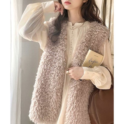 クラシカルエルフ Classical Elf パッと目を惹くコーデの主役。ボリュームプードルフェイクファーベスト （ベージュ）のサムネイル