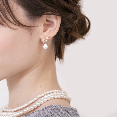 アクアガレージ aquagarage フラワー&パールピアス レディース ホワイト ワンサイズ (ゴールド)