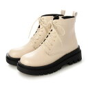 Shoes No.8022FAVOFAVO/ファボファボ【素材】アッパーには、軽くてとにかく柔らかいシンセティックレザー（pu）をアウトソールには軽量の合成ラバーを採用。溝が深いデザインなので足元な悪路でも安心。裏地にも速乾性に優れたドライ素材を使用しています。【デザイン・履き心地】人気の厚底のレースアップジップ。ボリュームのある見た目ですがゴツ過ぎず、フラットソールではなくしっかりヒールがあるデザインなのできれい目に履けそう。モールド（底）も押縁がしっかりあるデザインなのも本格的な革靴っぽくて〇レザージャケットやステンカラー・トレンチコートなど上品なデザインとコーディネートしても良さそうです。スキニーデニムなどで足元にメリハリをつけた着こなしも出来そう。プルストラップがついていたりスベリが良いPUの中敷きを使用しているのも着脱が便利になるポイント！夏以外の3シーズンに履けそうなブーツです。【サイズ感】普段23.5cmを履いているスタッフでMサイズでピッタリでした。※サイズ感には個人差がある為、ご参考程度にお考え下さい。M/23.5cm : 【重さ】342g / 【ヒール寸】5cm / 【プラットフォーム高さ】3cm / 【筒丈】12cm / 【筒周り】21cm別カラーはこちら！ ブラウン(DBR)　ブラック(BLACK)