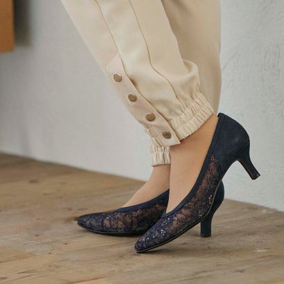 リズ ラフィーネ Riz raffinee ポインテッドトゥレースパンプス （ネイビー）