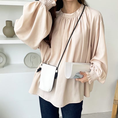 ジーラ GeeRA ハイネックギャザーバルーンスリーブブラウス （アイボリー）