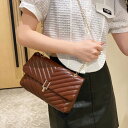 リフ Riff 流れるラインが魅力的なV字ステッチ キルティングショルダーバッグ 2WAY クラッチバッグ ミニバッグ 鞄 かばん PUレザー レザー風 レザー調 無地 (ブラウン)