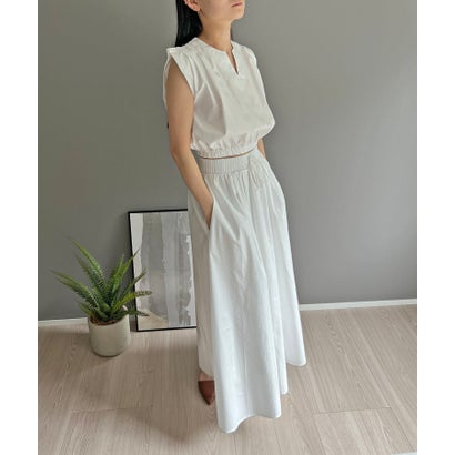 ジュエローブ Jewelobe ショルダータックキーネックトップス＆マキシフレアスカートセットアップ （ホワイト）