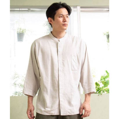 涼やかで上品な麻混素材のバンドカラーシャツ。落ち着きのある和の単色で凛とした佇まいは、まるで大正モダンな書生のよう。左胸には扇子を入れる用の細長いポケット付き。後ろ衿には岡山県伝統織りの真田紐をあしらいました。一着で引き締まり、清爽な装いに。◆カヤ◆古くから伝わる日本の伝統と新しい文化の融合。「新しいカタチの日本」に出会える倭物ブランド【カヤ】「文明開化」をテーマに、倭モダンで色彩あふれる刺激的な和雑貨を提案していきます。※こちらの商品は1点1点職人による手作りとなります。その為、形や色合いなど若干異なる場合がございます。あらかじめご了承ください。Amina Collection Co.,LTD.【製品寸法】FREE / 着丈　78．5cm　肩幅　54cm　胸囲　128cm　袖丈　48cm【素材】レーヨン70％，　麻30％【原産国】中国FREE : 【着丈】78.5cm / 【肩幅】54cm / 【胸囲】128cm / 【袖丈】48cm別カラーはこちら！ ネイビー　グリーン(グリーン系その他)　ブラック(スミクロ)