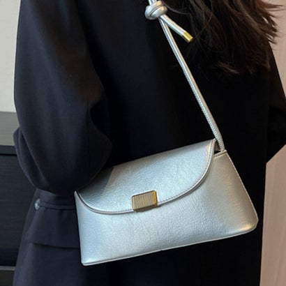 デューリリー Dewlily トラペーズショルダーバッグ レディース 10代 20代 30代 韓国ファッション 春 夏 秋 冬 カジュアル 可愛い 白 黒 シンプル 無地 鞄 （シルバー）