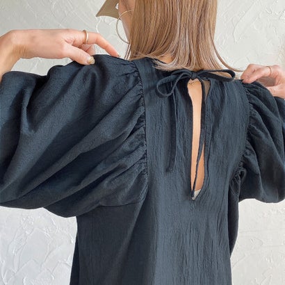 ジュノア JUNOAH バックスリットボリュームスリーブフレアワンピース （ブラック）